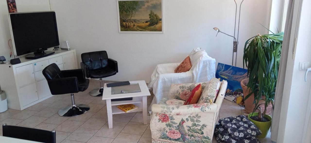 Grosses Zimmer Bad Küche Wohnzimmer Terasse Garten zentral ruhig Landsberg am Lech Exterior foto