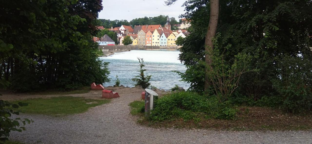 Grosses Zimmer Bad Küche Wohnzimmer Terasse Garten zentral ruhig Landsberg am Lech Exterior foto
